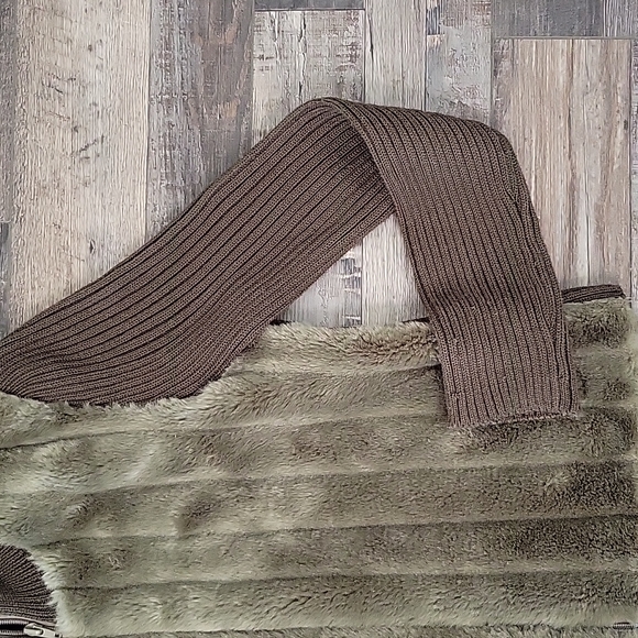 Women's Jacket - Picture 2 of 7